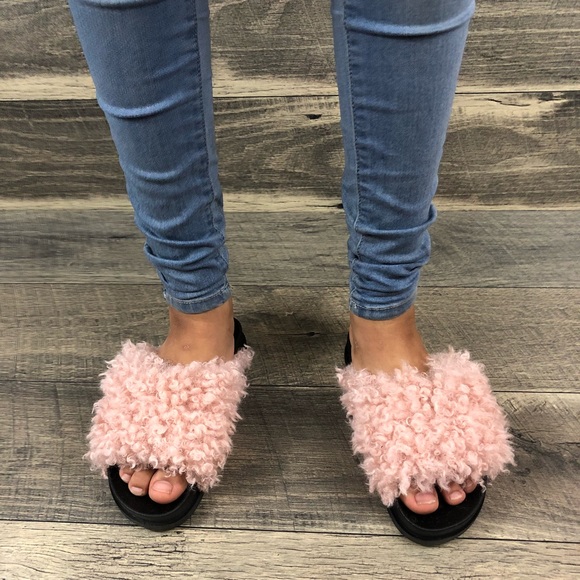 Super cute faux fur slides - Picture 2 of 6